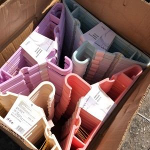 علاقات ملابس سادة 10 قطع مقاس 39.5×19×0.4 سم علاقات ملابس سادة 10 قطع مقاس 39.5×19×0.4 سم