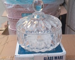 مضيفة كاندي / حلويات - سكرية زجاج مضلع بغطاء وسط قطر 12 سم مضيفة كاندي / حلويات - سكرية زجاج مضلع بغطاء وسط قطر 12 سم
