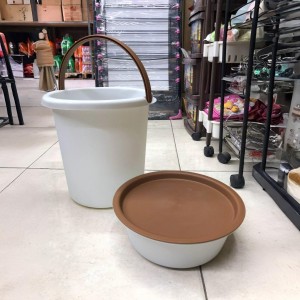 سطل / دلو ماء بلاستيك 13لتر يد بلاستيك MRD259