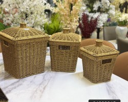 طقم سلات ديكور سلال قش بوص ثقيل مع غطا مربع 3 قطع مقاسات 20 - 24 - 28 سم طقم سلات ديكور سلال قش بوص ثقيل مع غطا مربع 3 قطع مقاسات 20 - 24 - 28 سم