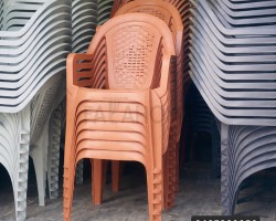 كرسي بلاستيك مع يد صناعة محلية