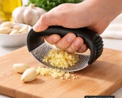 هراسة ثوم ستانلس مع مقبض بلاستيك