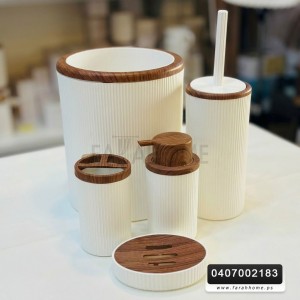 طقم حمام 5 قطع بلاستيك محزز ابيض مع بني