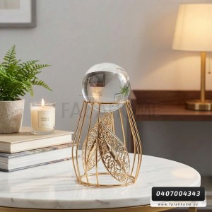 تحفة - بلورة شفاف كبير مع ستاند ذهبي