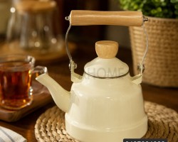 ابريق شاي ابيض مع حمالة بامبو خشبي 1.1 لتر