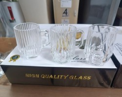 طقم كاسات شاي شفاف مع يد 12 قطعه مضلع من تحت ومنفوخ