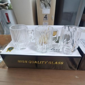 طقم كاسات شاي شفاف مع يد 12 قطعه مضلع من تحت ومنفوخ