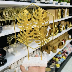 تحف / تحفة معدن شكل ورق شجر قاعدة بورسلان