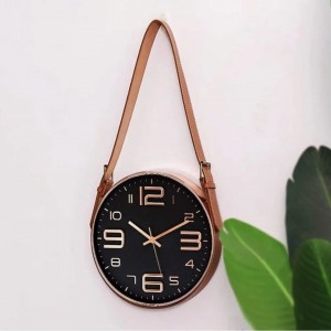 ساعة ارقام مع قشاط جلد كبيرة 30 سم لون اسود