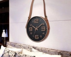 ساعة ارقام مع قشاط جلد كبيرة 30 سم لون اسود