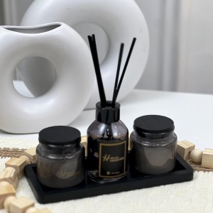 طقم معطر جو فاخر عيدان + شمعتين + ستاند - صينيه قاعدة 4 قطع