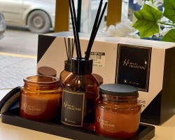 طقم معطر جو فاخر عيدان + شمعتين + ستاند - صينيه قاعدة 4 قطع