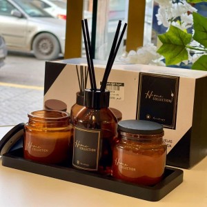 طقم معطر جو فاخر عيدان + شمعتين + ستاند - صينيه قاعدة 4 قطع