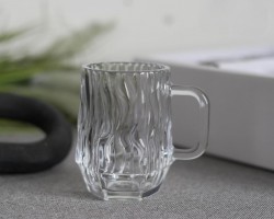 طقم كاسات شاي شفاف مع يد 12 قطعه مضلع من تحت ومنفوخ