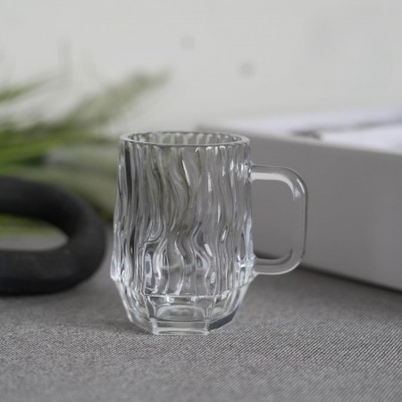 طقم كاسات شاي شفاف مع يد 12 قطعه مضلع من تحت ومنفوخ ويفي