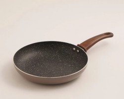 قلايه جرانيت ثقيل بيد خشبية مقاس 24 سم ماركة ALK