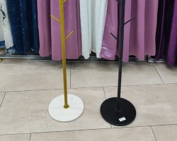 ستاند - شماعة لتعليق الملابس عامود شجري معدن مع قاعدة رخام لون اسود / ذهبي ستاند - شماعة لتعليق الملابس عامود شجري معدن مع قاعدة رخام لون اسود / ذهبي