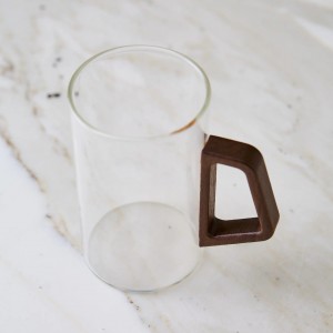 كاسة زجاج / ماغ مطاول زجاج بيد خشب كاسة زجاج / ماغ مطاول زجاج بيد خشب