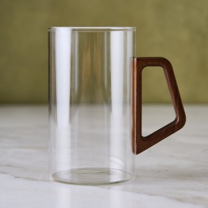 كاسة زجاج / ماغ مطاول زجاج بيد خشب  