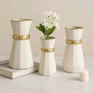 طقم فازات - تحف زجاج مرسم اسلامي 3 قطع طقم فازات - تحف زجاج مرسم اسلامي 3 قطع