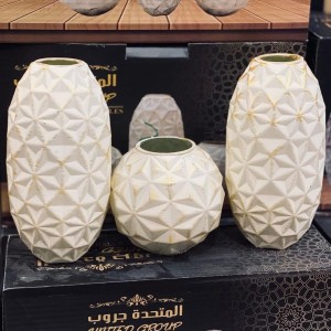 طقم فازات - تحف زجاج مرسم اسلامي 3 قطع طقم فازات - تحف زجاج مرسم اسلامي 3 قطع