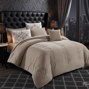 لحاف مجوز كنج مخمل شتوي تطريز زكزاك مروان 8 قطع OMED GOLD 