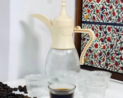 طقم بكرج قهوة / شاي زجاج محزز مع 6 فناجين سادة بيج