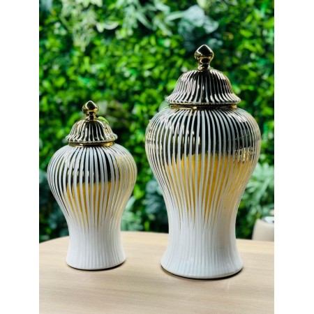 مزهرية بورسلان ابيض محزز ذهبي 45 سم مع غطاء مزهرية بورسلان ابيض محزز ذهبي 45 سم مع غطاء