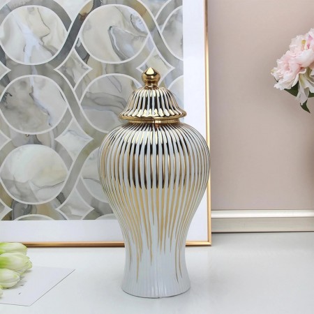 مزهرية بورسلان ابيض محزز ذهبي 45 سم مع غطاء مزهرية بورسلان ابيض محزز ذهبي 45 سم مع غطاء