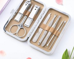 طقم شنتة قصاصات ومقص عناية أظافر7 قطع