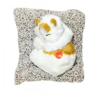 قطة صغيرة مع صوت ابيض ع مخدة ديكور مغلفة R16