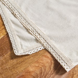شرشف طاولة سفرة اطراف دانتيل 150×180 سم