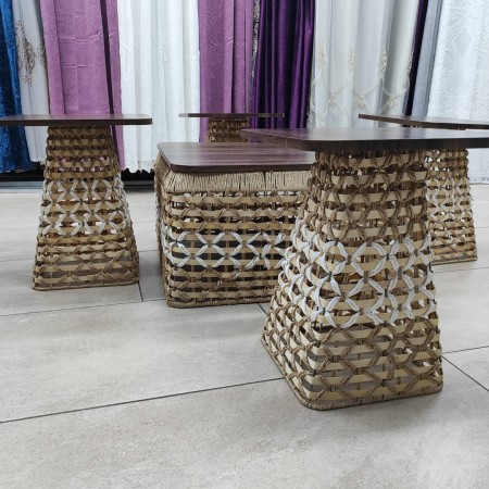 طقم طاولة وسط مربع مع 4 اسكملات مخروط صنارة نسيج قش مجدول