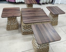 طقم طاولة وسط مربع مع 4 اسكملات مخروط صنارة نسيج قش مجدول