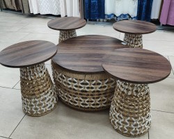 طقم طاولة وسط مدور مع 4 اسكملات مخروط صنارة نسيج قش مجدول