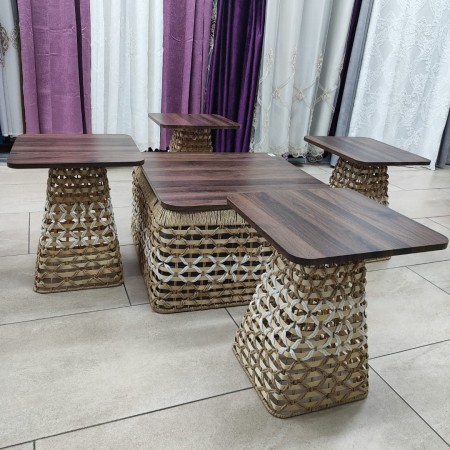 طقم طاولة وسط مربع مع 4 اسكملات مخروط صنارة نسيج قش مجدول طقم طاولة وسط مربع مع 4 اسكملات مخروط صنارة نسيج قش مجدول