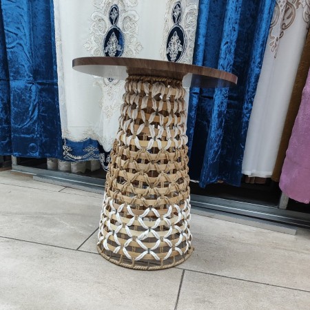 طقم طاولة وسط مدور مع 4 اسكملات مخروط صنارة نسيج قش مجدول