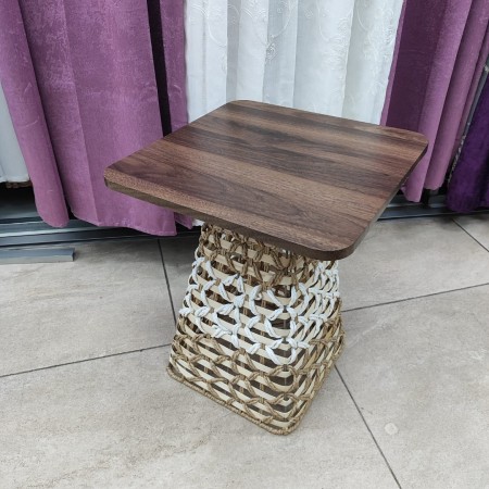 طقم طاولة وسط مربع مع 4 اسكملات مخروط صنارة نسيج قش مجدول طقم طاولة وسط مربع مع 4 اسكملات مخروط صنارة نسيج قش مجدول