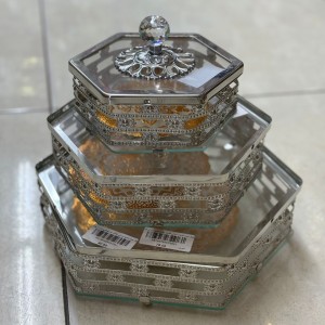 طقم مضايف - صواني تفضيل مدور / سداسي ذهبي او فضي مع غطا زجاج 3 قطع
