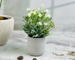 قوار ورد بورسلان محزز ملون صغير مع ورد صناعي