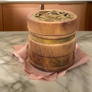 مبخره خشب بني مرصع غطاء معدن مرسم احرف عربية حجم صغير